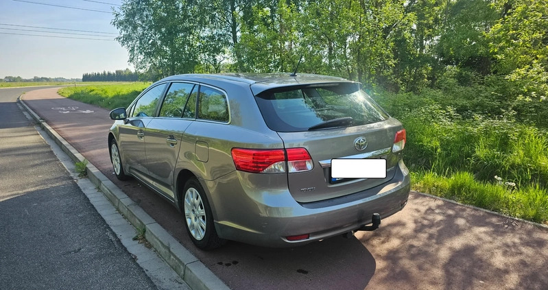 Toyota Avensis cena 32400 przebieg: 280000, rok produkcji 2014 z Chełmek małe 254